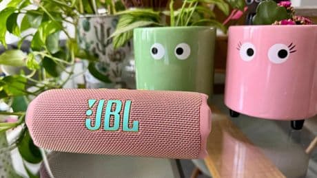 JBL Flip 7: el altavoz que se escucha más fuerte, resiste más y todavía cabe en tu mochila