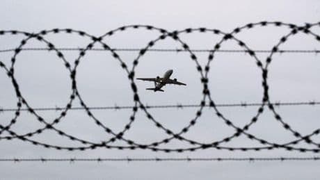 Mit Militärflugzeug: USA wollen in Kriegsgebiet abschieben