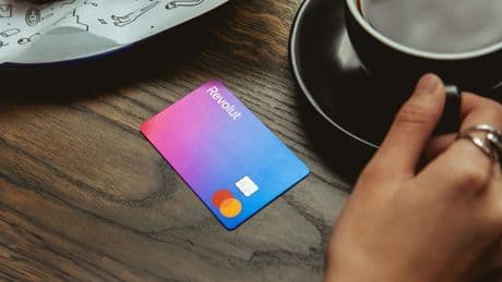 Vous cherchez une banque en ligne flexible avec une offre attractive ? Revolut est là pour vous servir