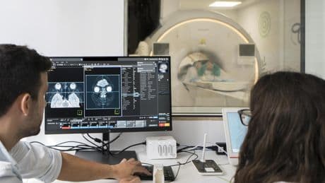 Un hombre muere arrastrado por una máquina de resonancia magnética: "Pueden lanzar por los aires una silla de ruedas"