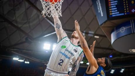 Balcerowski paga las pizzas de Unicaja... ¡por protestón!