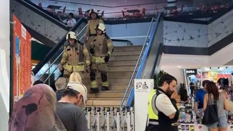 Beylikdüzü'de AVM'nin yemek katında asma tavan çöktü: Bir kişi yaralandı