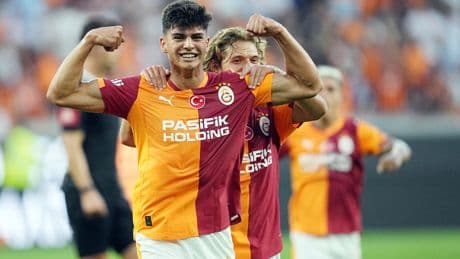 18 yaşındaki Arda Ünyay Galatasaray taraftarını mest etti