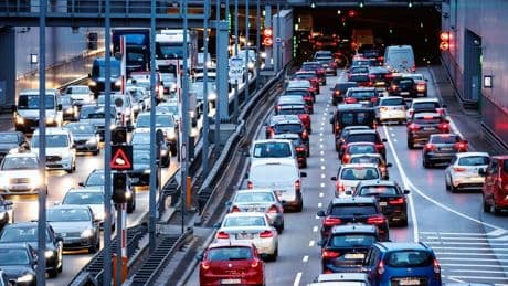 Neuer Rekord: Auto-Dichte in Deutschland nimmt weiter zu