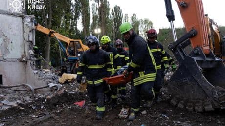 Ascienden a 28 los muertos por el ataque ruso contra Kiev y Trump promete imponer sanciones a Putin