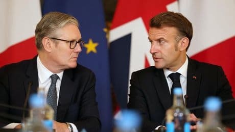 Au Royaume-Uni, Emmanuel Macron et Keir Starmer musclent leur alliance militaire