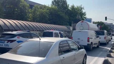 Eyüpsultan'da feci kaza: Yakıt tankeri çarpan yaya can verdi
