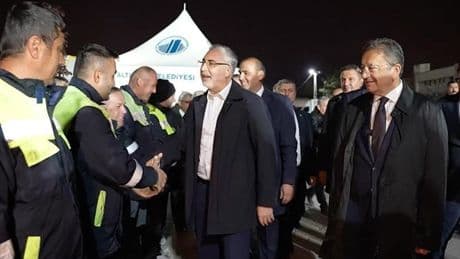 Bakan Işıkhan, işçileri darbeden başkanla beraber 1 Mayıs kutladı
