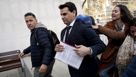 Alberto González, el novio de Ayuso, en su laberinto