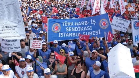 Türk-İş eylemleri durdurdu Hak-İş’ten ses yok: Kamu sözleşmesi YHK’de