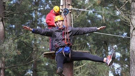 Lea Artibai oferta turismo activo con una visita a la cueva de Lamiak, una vía ferrata y tirolinas
