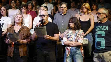 Luis Tosar, Oliver Laxe y más de mil actores y artistas exigen a Sánchez el embargo de armas a Israel