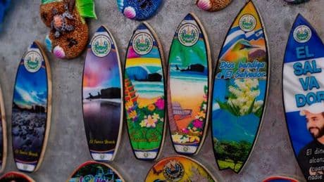 Le Salvador, ses plages de « surf city », ses prisons pleines : les deux visages du modèle Bukele