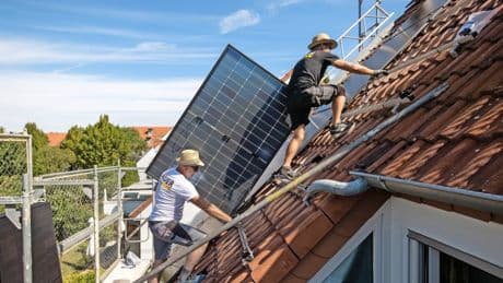 Viel weniger neue Solaranlagen auf deutschen Dächern