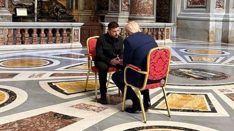 Treffen bei Papst-Feier: "Das hat man sich gut ausgedacht": Politologe über Foto von Trump und Selenskyj