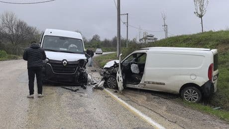 Bursa'da işçi servisi kaza yaptı, 13 kişi yaralandı