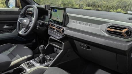 Dacia Duster Hybrid 2025, consumi da citycar per un SUV da famiglia