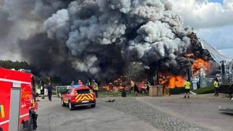 "Tomorrowland" in Belgien: Hauptbühne von Mega-Festival steht in Flammen