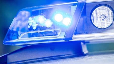 Unfall: Traktor verliert Heuwender - Auto fährt auf