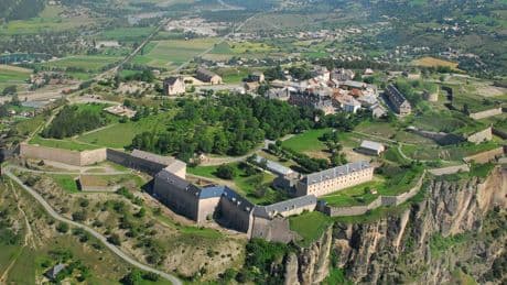 Visitez-les vite avant l’afflux touristique : voici les deux nouveaux «Plus beaux villages de France»