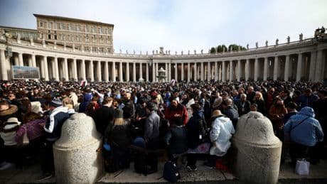Huge crowds flock to Vatican for final farewell to Pope Francis