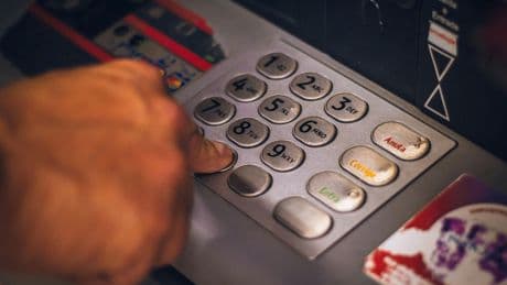 Cuándo se cobran las pensiones en junio, que viene con paga extra: fecha de ingreso en cada banco
