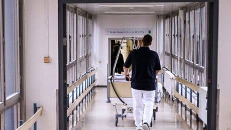 Deutlich mehr junge Frauen wegen Essstörung im Krankenhaus