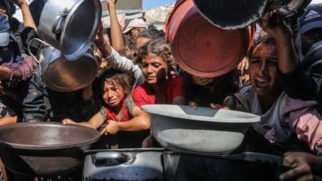Gazze’de son 24 saatte 1’i çocuk 6 Filistinli daha açlıktan yaşamını yitirdi