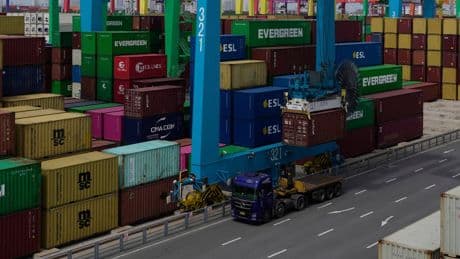 China's export growth slows in August amid trade tensions with US