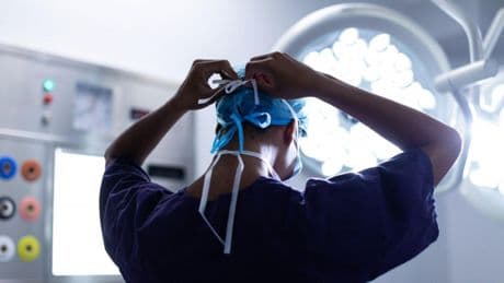 El empleo sanitario crece en julio, pero no sirve para evitar la sobrecarga del verano: "No cubrimos ni la tercera parte"