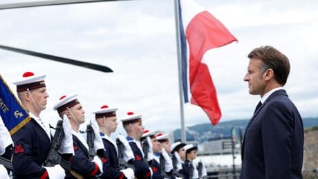 Face aux défis sécuritaires mondiaux, les ambitions budgétaires d’Emmanuel Macron
