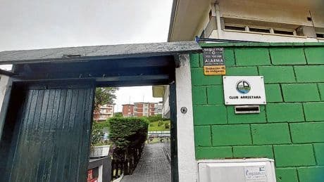 Un club de Sopela cierra la piscina hasta nueve veces este verano al hallar heces