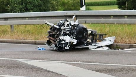 Flucht nach Frontal-Unfall - Biker (23) nach Horror-Crash fast unverletzt
