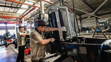 Konjunktur: Chinas Industrieproduktion schrumpft inmitten von Handelsspannungen