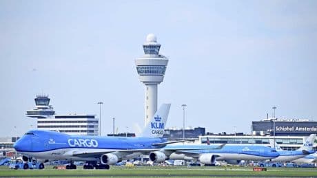 Vrachtsector machteloos bij krimp Schiphol: ’Ministerie net een stel kikkers in een pan kokend water’