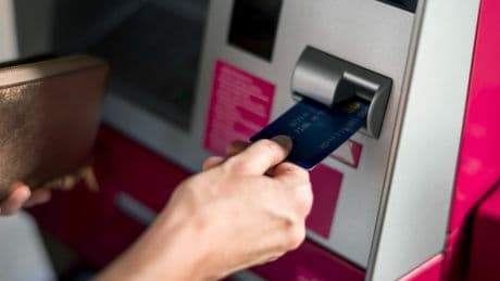 Teknolojinin geri kalmış ülkesi! O ülke ilk ATM’sine kavuştu: Görkemli bir törenle hizmete açıldı