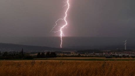 Tausende Haushalte betroffen - Großer Stromausfall nach Blitzschlag
