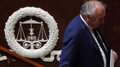 Le Pen salva a Bayrou en la octava moción de censura en apenas seis meses