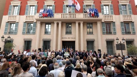 Nice : la justice ordonne le retrait des drapeaux israéliens du fronton de la mairie