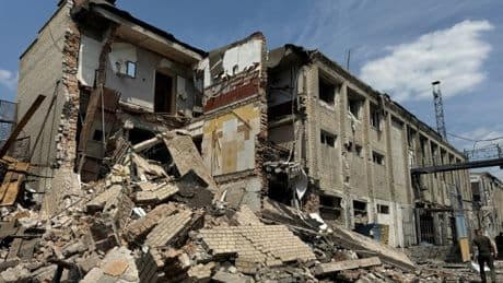 Ukraine : au moins trois soldats morts dans une frappe russe malgré la menace de sanctions des États-Unis