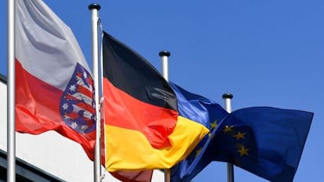 Hoheitliche Zeichen: Kontroverse über Flaggen vor öffentlichen Gebäuden