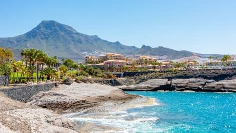 Canary Island tourism chaos as hotel bookings 'slump' ahead of 'bleak' summer