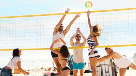 Vóley, sol y amigos: completa el combo perfecto con estos accesorios básicos para jugar en la playa o el parque