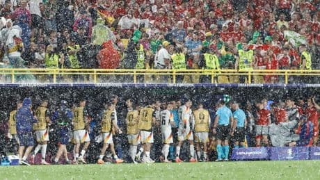 Unwetter zum Deutschland-Spiel heute! Wann ein Spiel abgesagt werden kann