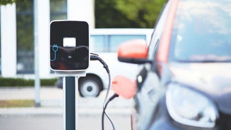 Elektrikli araç satışları belirsizliklere rağmen artmaya devam ediyor
