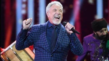 "It's Not Unusual": Der Tiger kippt nicht um - Tom Jones wird 85