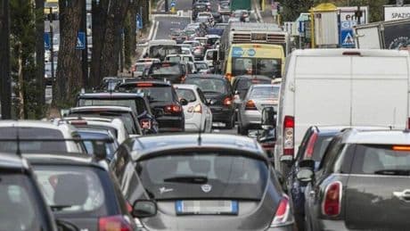 Stop al diesel Euro 5, la mia auto può circolare? Quali multe si rischiano? La guida