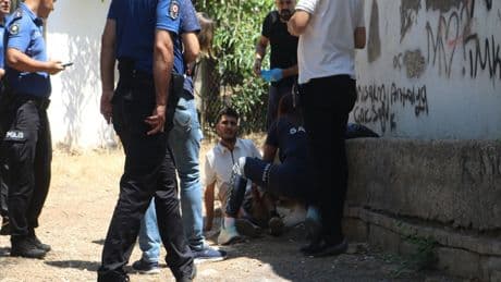 5 bin lira alacağı olduğu kişiyi parkta bacağından vurdu
