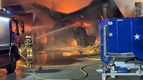 Giftige Rauchwolke über Hermeskeil? - 40 Tonnen Müll standen lichterloh in Flammen