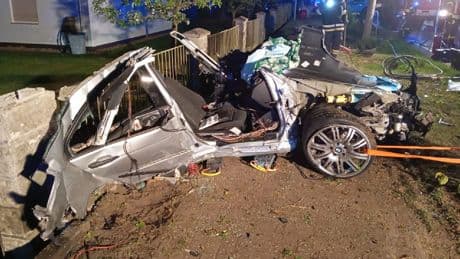 Mädchen (17) schwer verletzt - Junger BMW-Fahrer (20) stirbt bei Crash